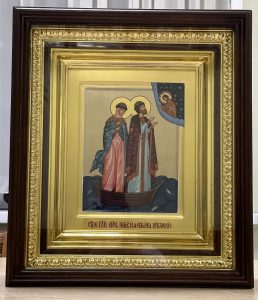 Икона «Петр и Феврония» в резном киоте Астрахань